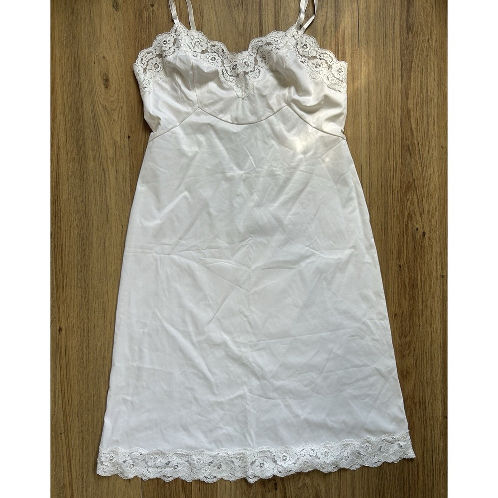 VANITY FAIR WHITE LACE TRIM On Bodice NYLON FULL SLIP‎  SZ 36 Large Adjustable